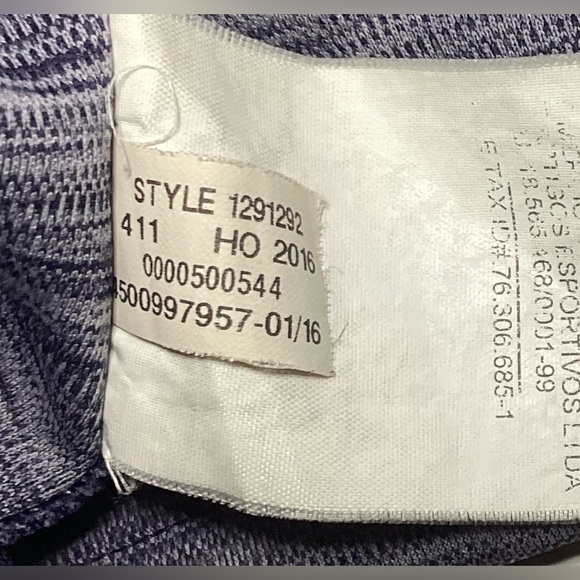 Two Women’s Under Armour Tees XS - Picture 6 of 11